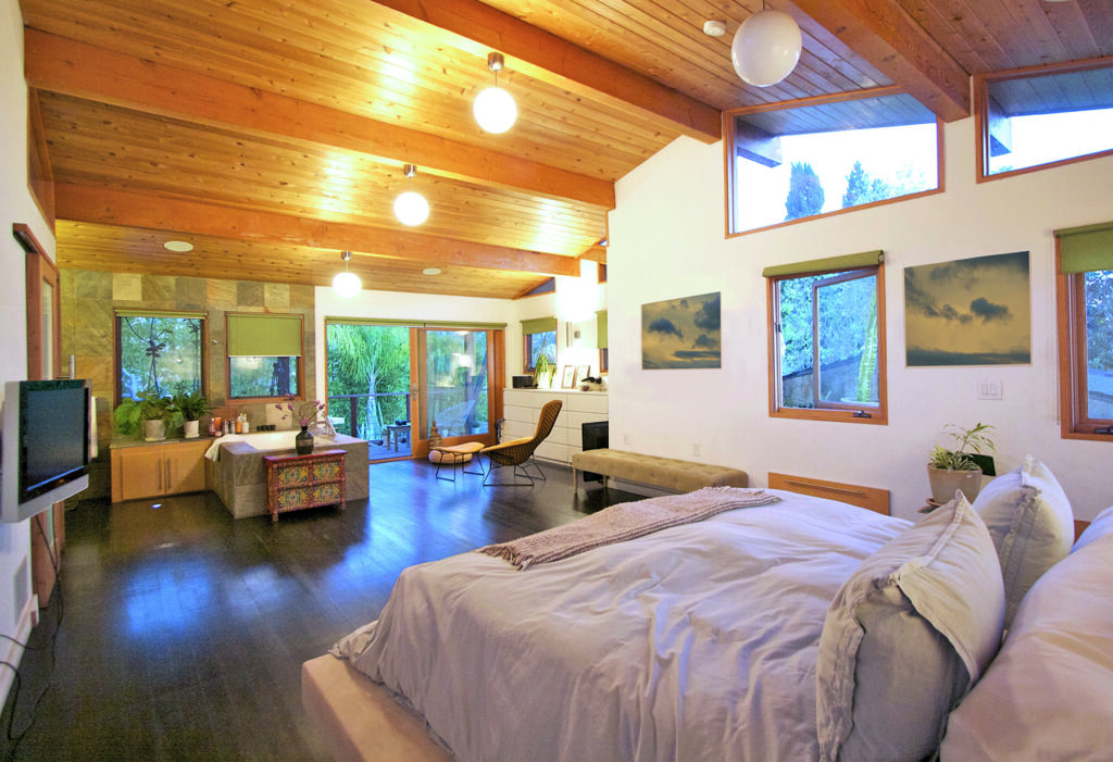 "Dolphin" and "Tatanka" in a lofted master bedroom suite with en-suite bathroom
